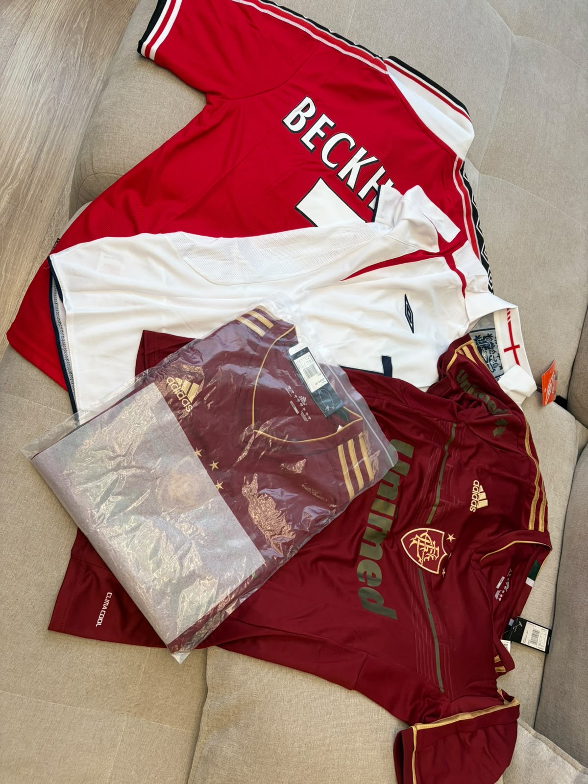 Feedback de cliente com camisas de futebol
